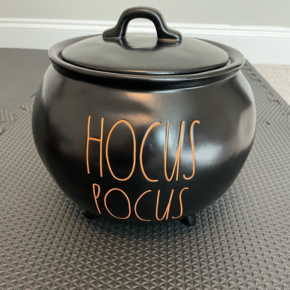 NWOT Rae Dunn Hocus Pocus Caldron